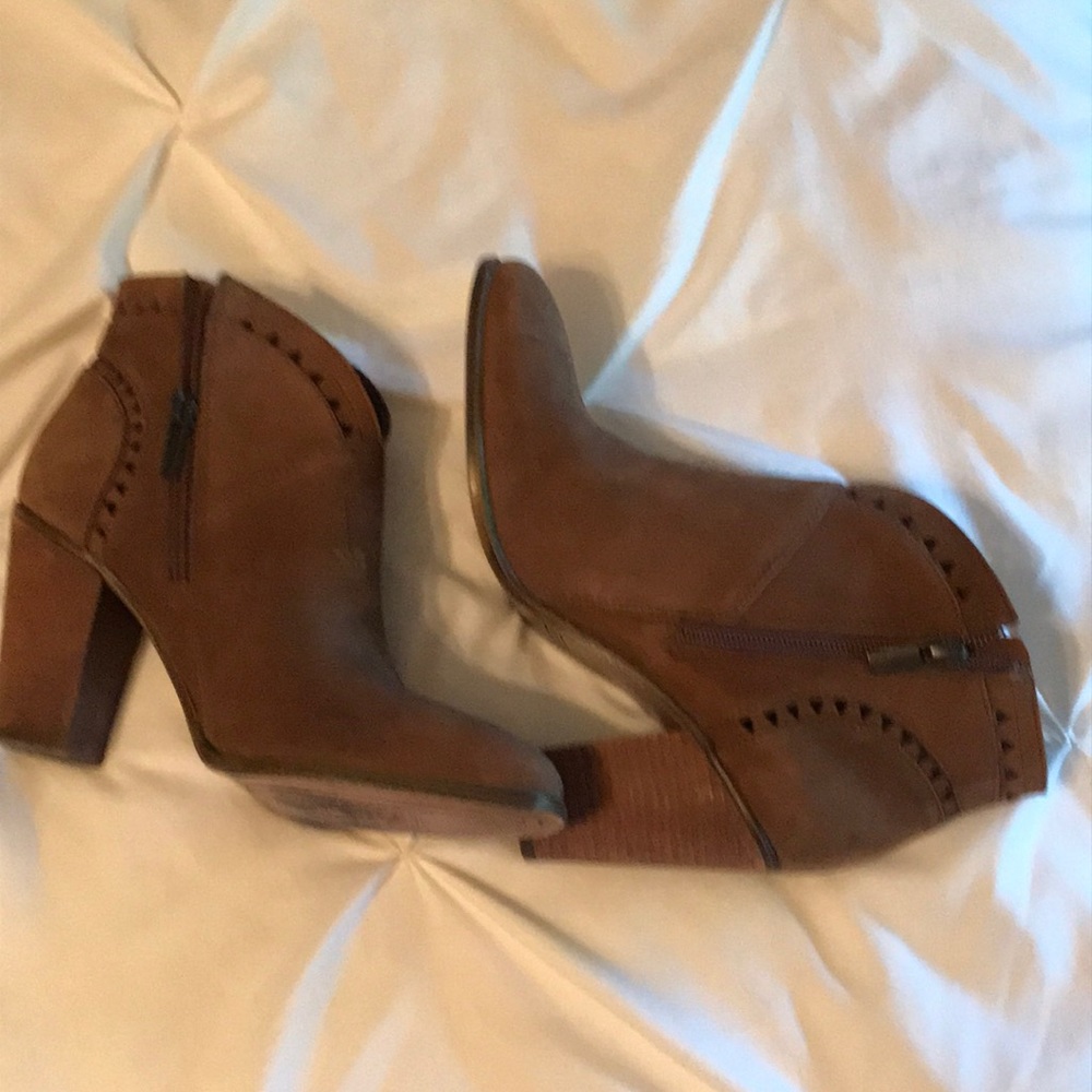 Vince Camaro brown ankle boots